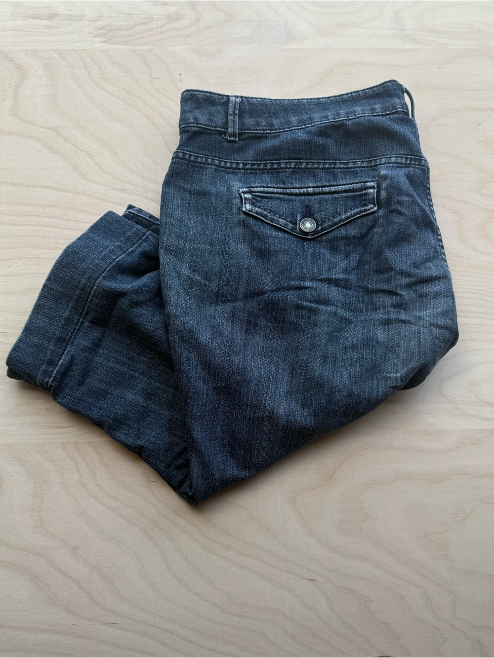 Croft & Barrow Natural Fit Blue Denim Dark Wash Capri Shorts size 18 Stretch